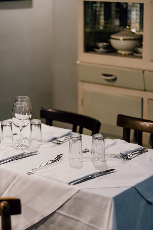 One-Pack, Two-Pack, Six-Pack, Ten-Pack, and Twelve-Pack Tablecloths: Choosing the Right Quantity