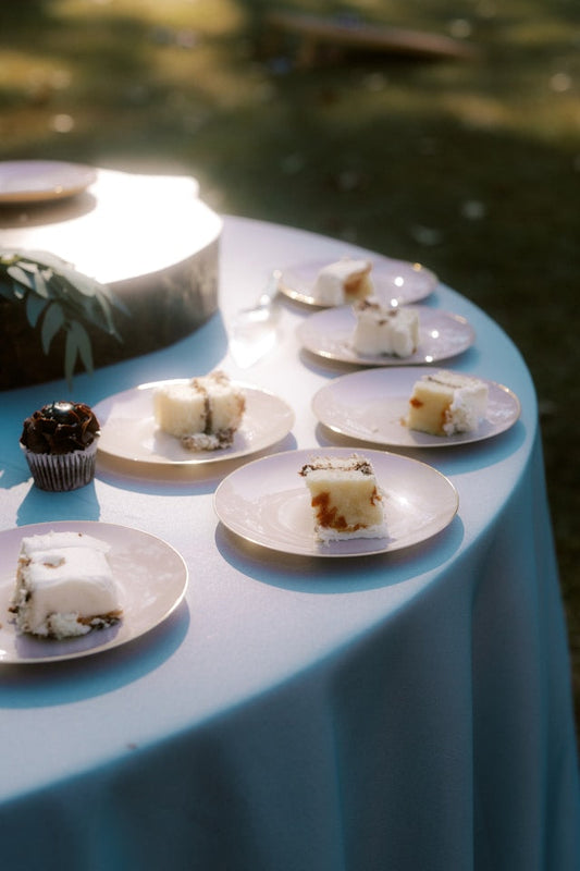 90x132 Tablecloths: Measuring Eight-Foot Tables for Banquets, Weddings, and Restaurants