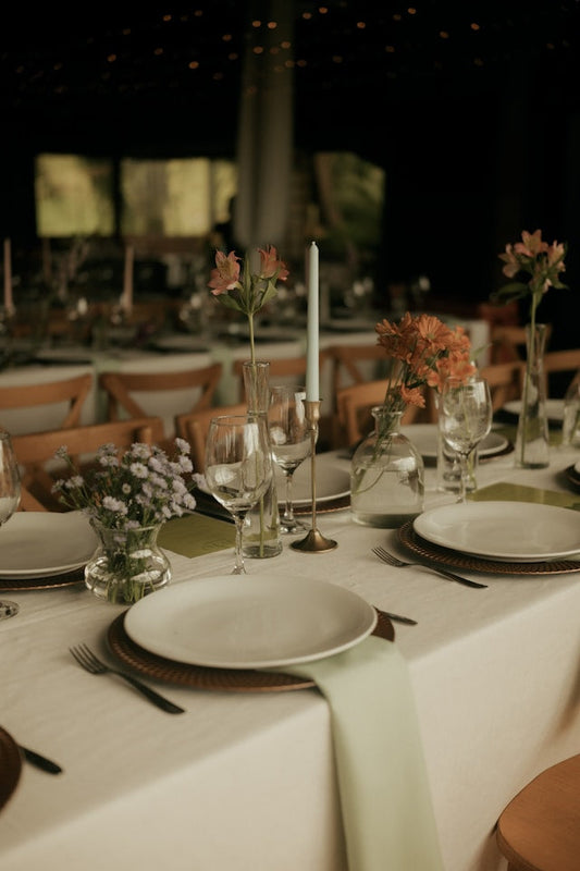 Chiffon Table Runner Guide: Draping, Gathering, Fastening, and Centerpiece Placement