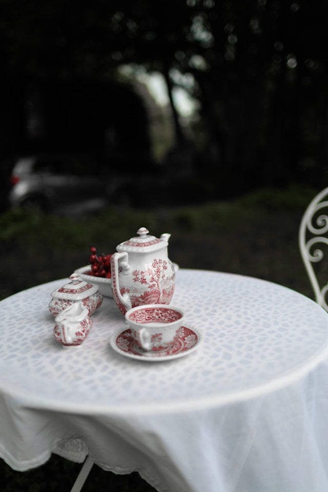 Tablecloth Safety Guide: Candles, Heat, Food Service, Floor-Length Fabric, and Trip Prevention