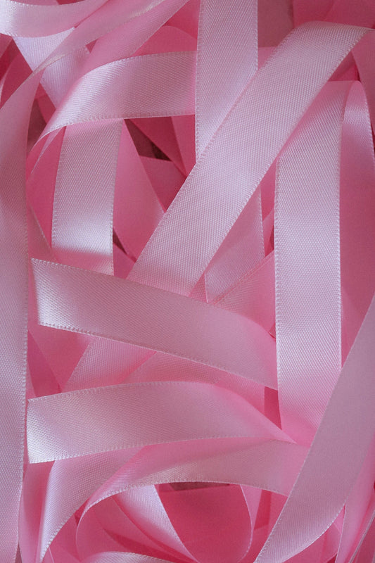 How to Choose Satin Ribbon for Bouquets, Gifts, and Party Decorations