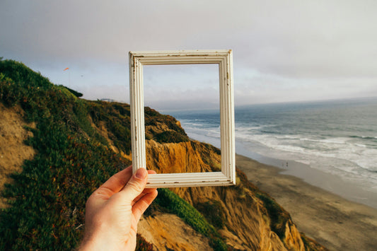 Magnetic and Acrylic Picture Frames: Easy Ways to Display Photos Without a Complicated Setup